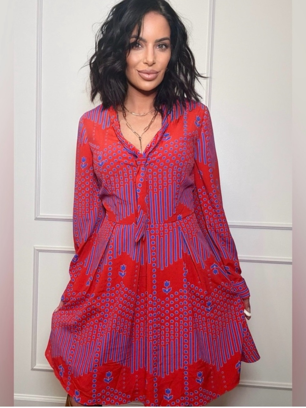ModCloth Tie Neck MIDI Dress NWOT. Vibrant red & blue pattern. Red Lining.